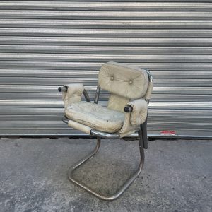 silla años 70 con apoyabrazos